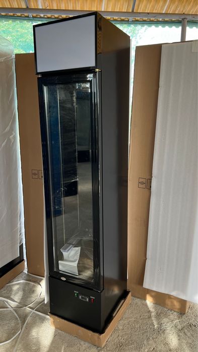 Vitrina frigorifica slim cu racire ventilata