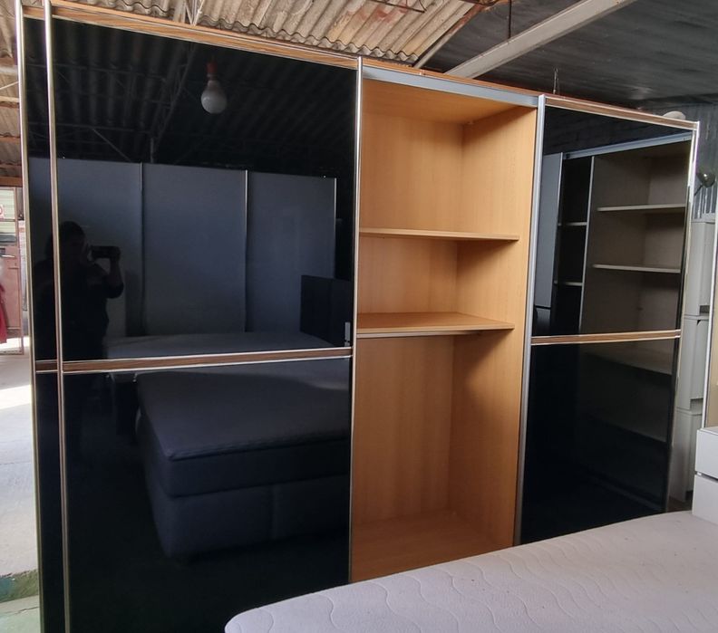 Dulap negru lucios /oglinda neagra