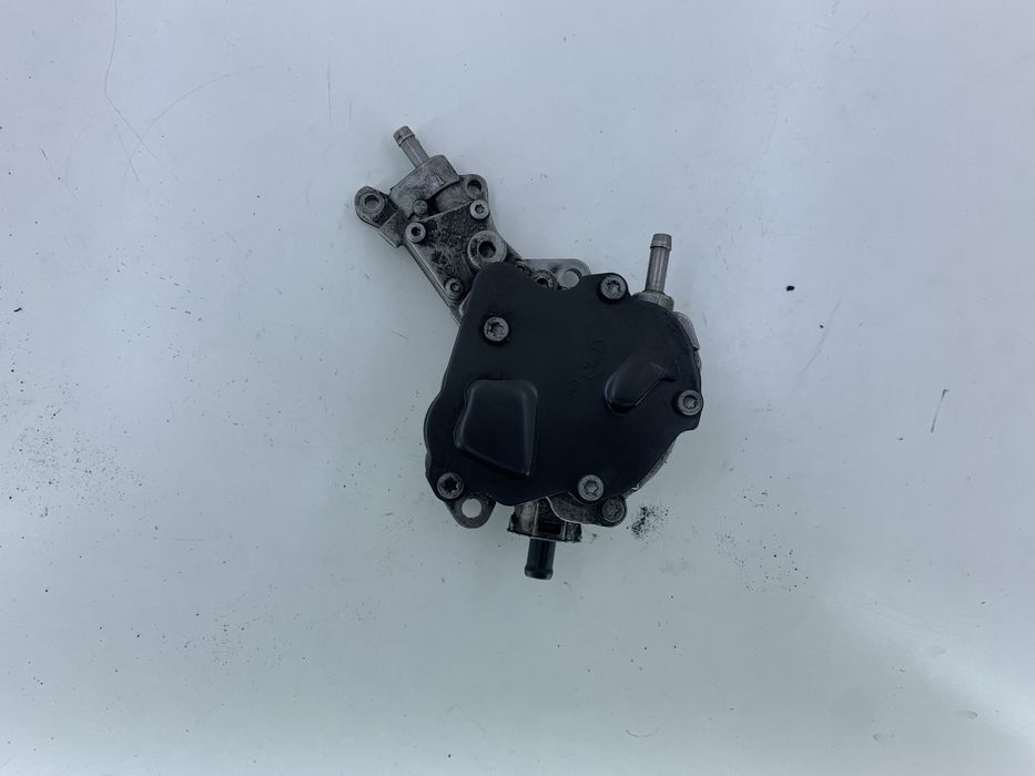Dezmembrez Pompa vacuum de pe Audi A4 B7 2004-2008