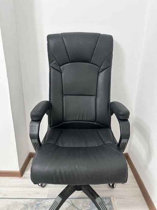 Кресло қара түсті кеңсеге арналған