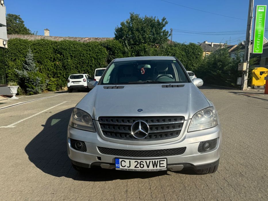 Vând Mercedes ML 320