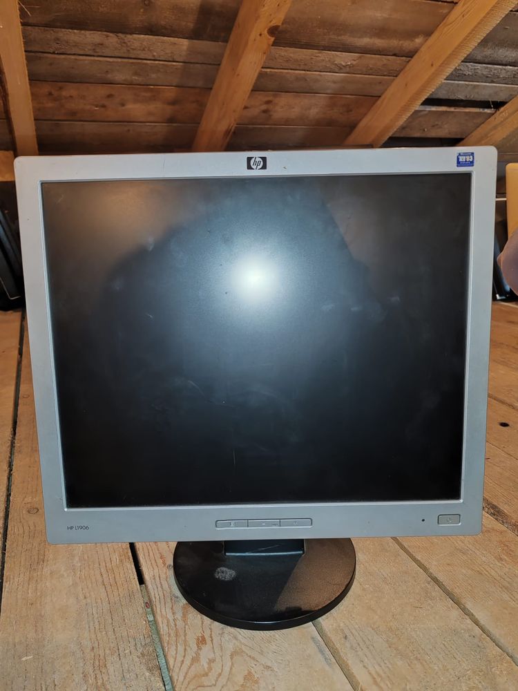 Monitoare 19” – Fujitsu, HP, Samsung, Eizo, industriale