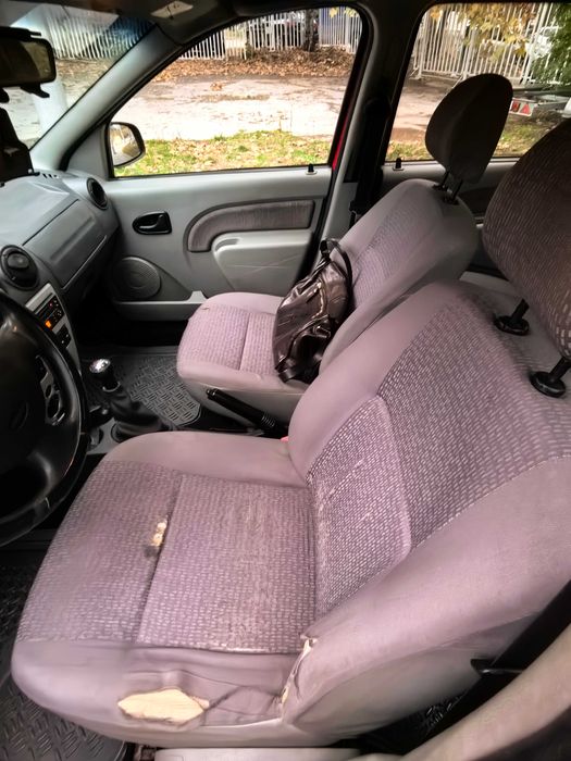 Продавам дачия логан 1,5 дци ,68 коня работеща в движение