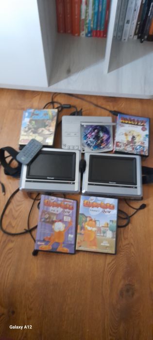 De vanzare DVD pentru tetiere auto