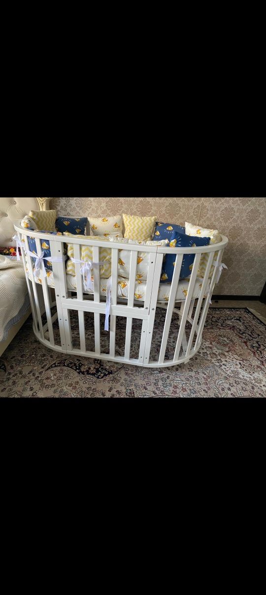 Манеж кроавтка  белый в отличном состоянии