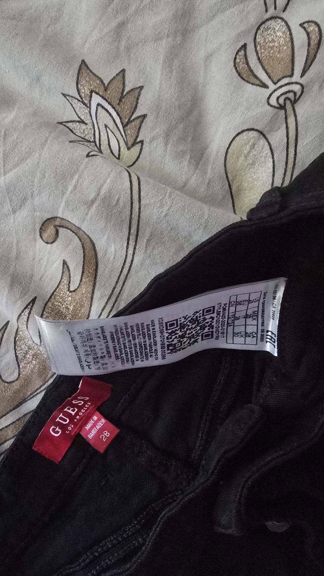 Къси панталони Guess