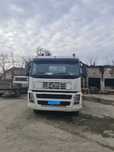 Camion Volvo cu macara