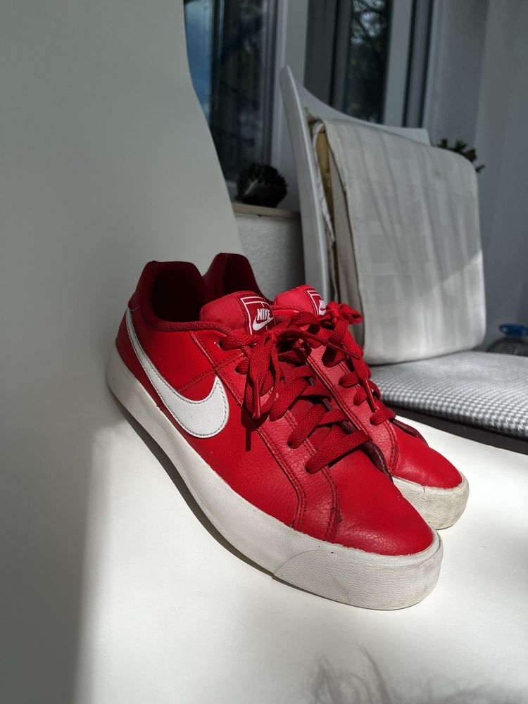 Nike червени кожени маратонки номер 40