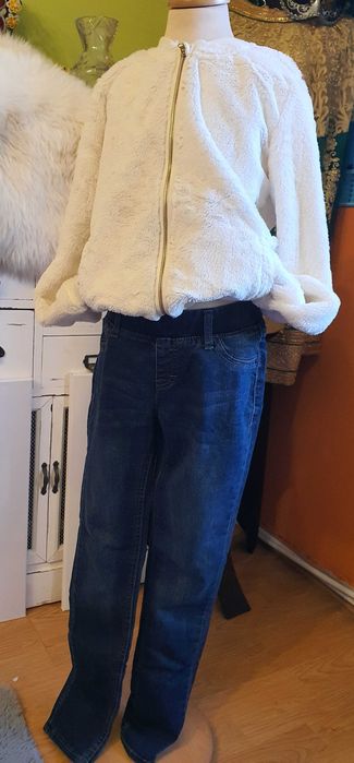 Haina alba din blana fete varsta 8-10 ani