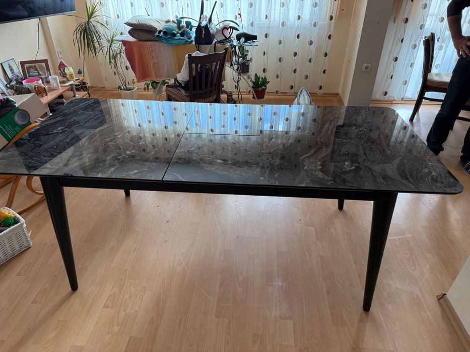 Стилна кухненска маса