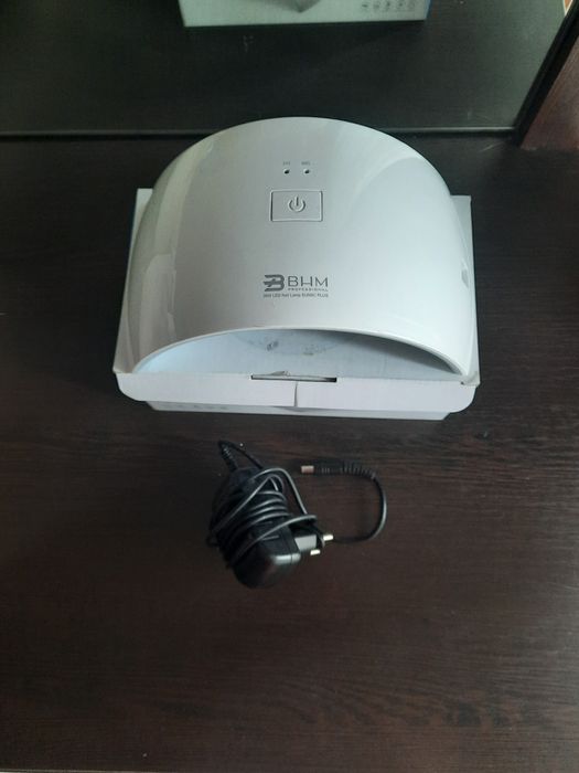 Лампа для сушки гель лака.