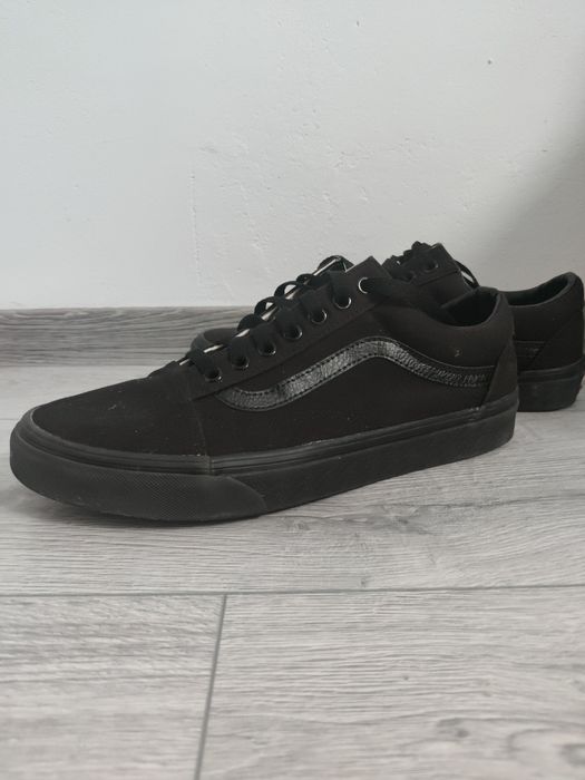Vand vans marimea 42.5 si 43 fara cutie