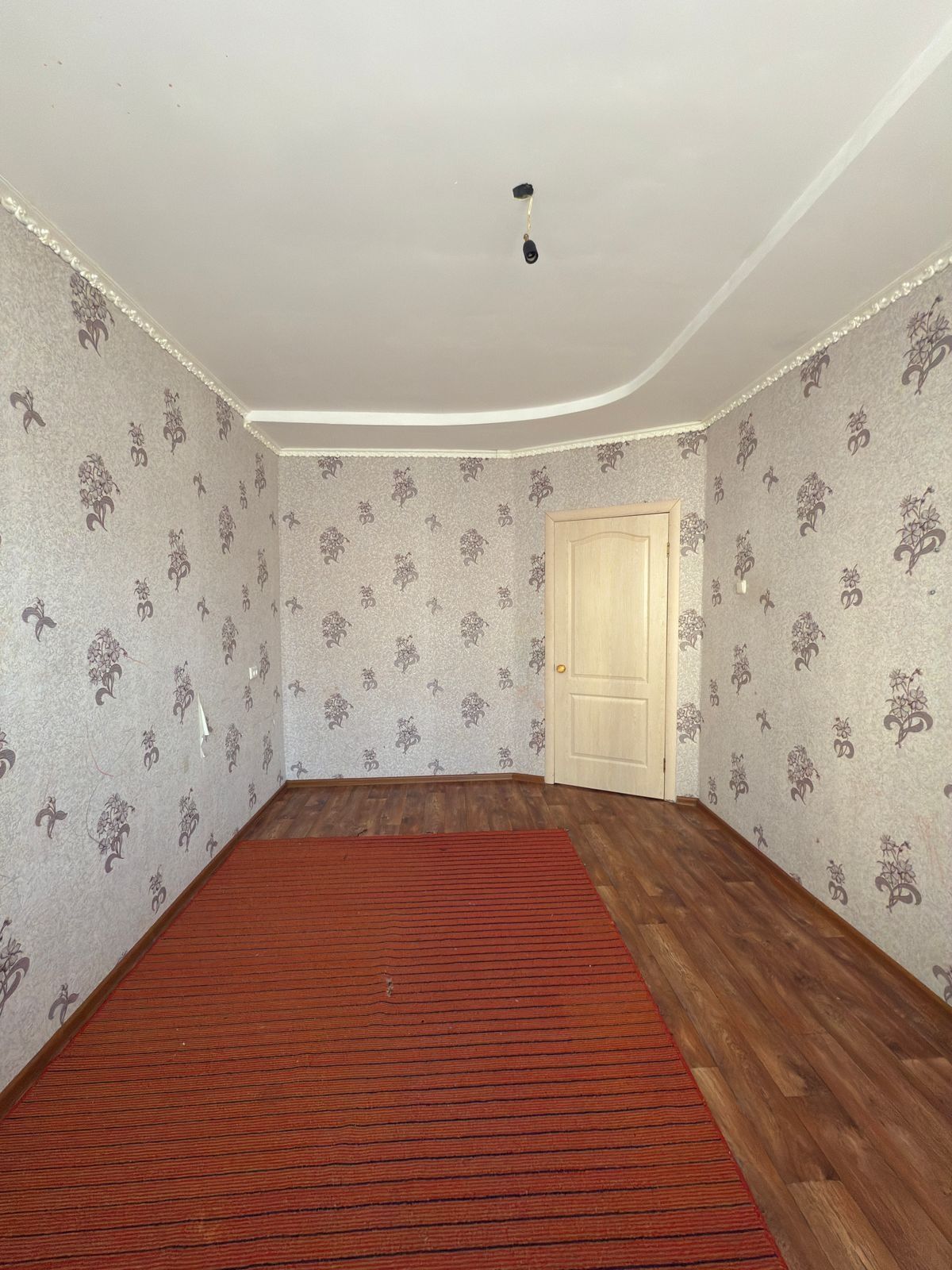 Продаётся 2 комн, 20 школа