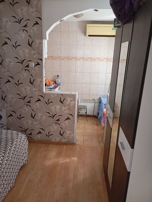 Vând garoniere douo cu hol intr ele sector 5 Zăbrăuțului Nr 5