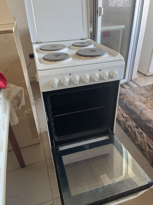 Печка с фурна-Индезит