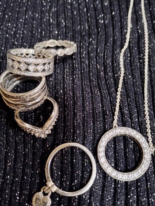 Пръстени и колие Pandora