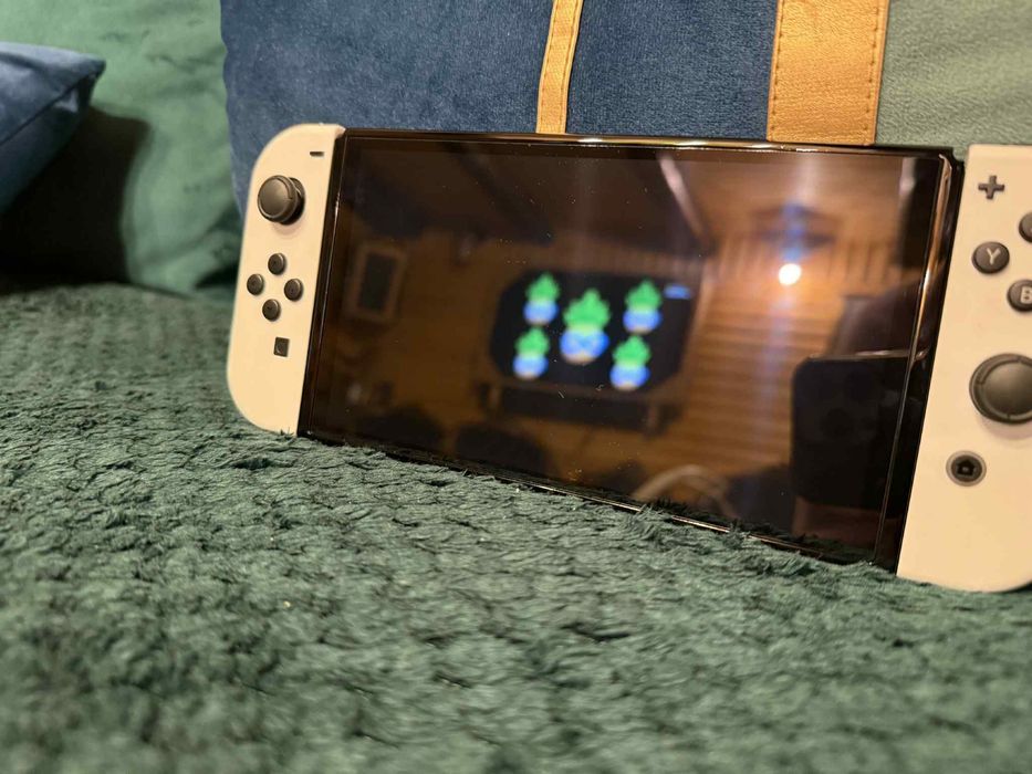 ANUNȚ DE VÂNZARE – Nintendo Switch OLED (White)