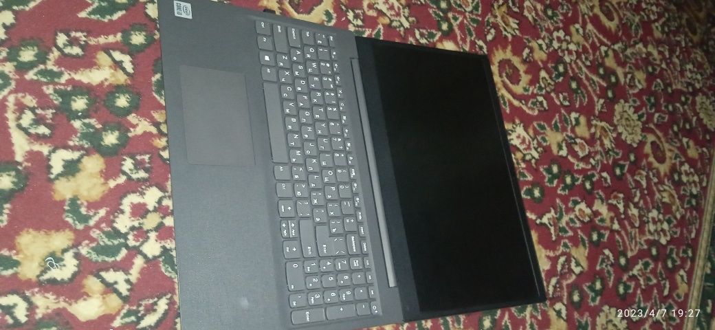 Lenovo V15 yangi