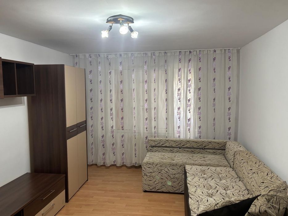 Închiriez Apartament !