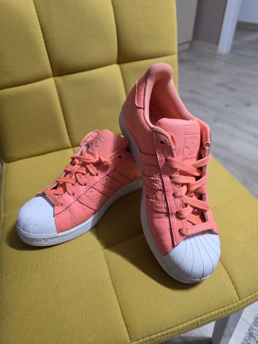 Adidas Superstar  nr 38 2/3 piele naturala , ca NOI 230 Lei