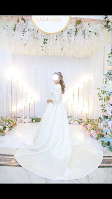 Атласное свадебное платье Emilia Sposa цвета айвори