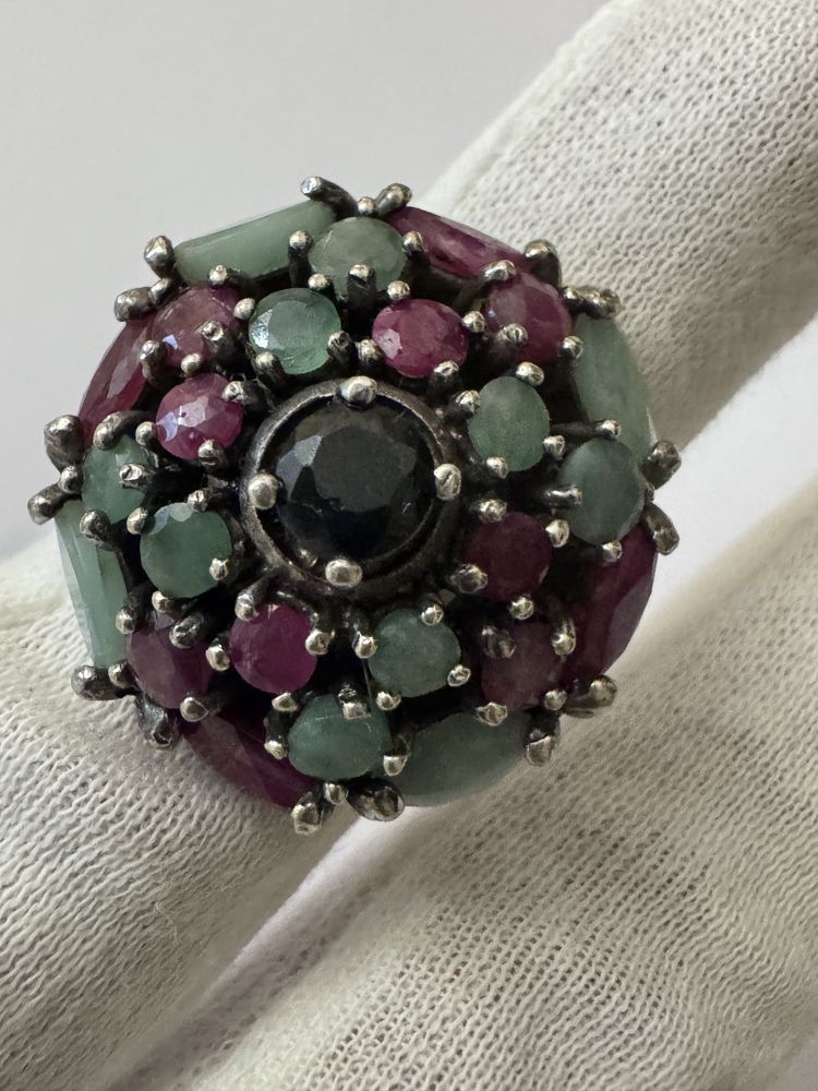 Inel vechi, argint 925 cu safir, rubine si smaralde. Vintage
