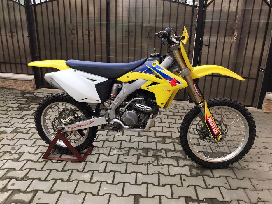 Suzuki RM-Z 250 4T 2009 în stare tehnică și estetică excelentă