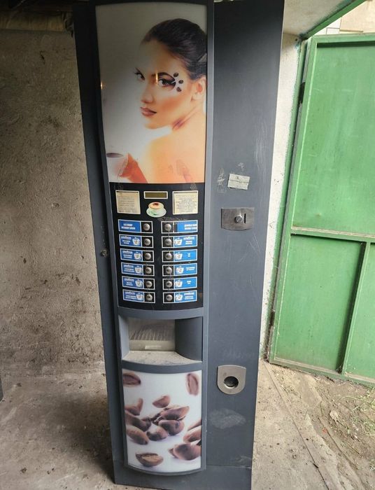 Продавам 2 броя вендинг кафе машини Венеция ЛХ