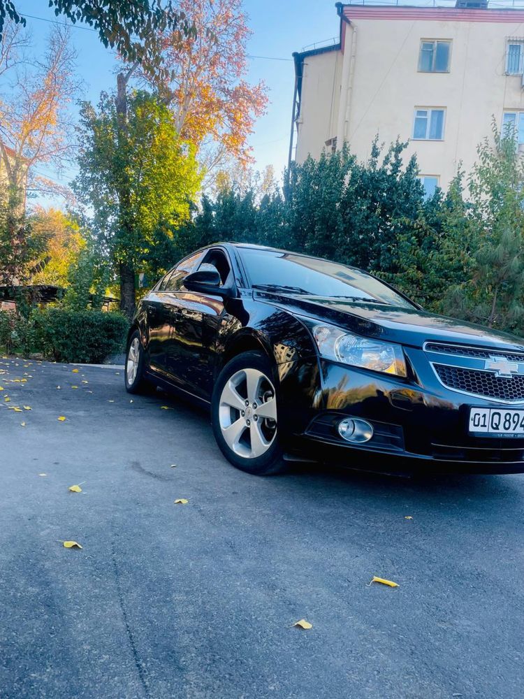 Lacetti cruze srochna sotiladi