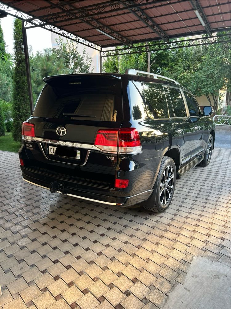 Продаётся Toyota Land Cruiser 200