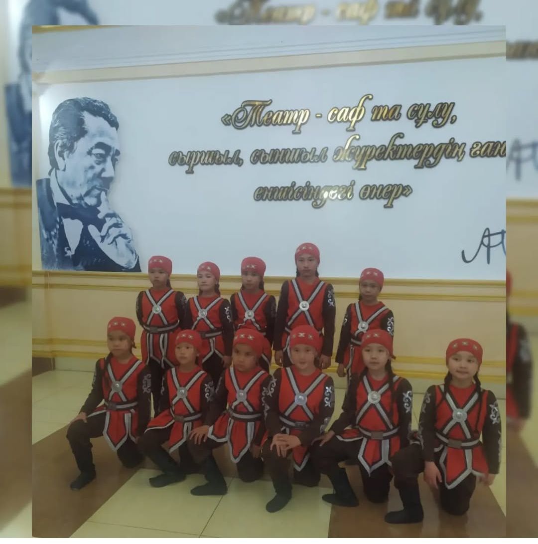Әр түрлі костюмдар