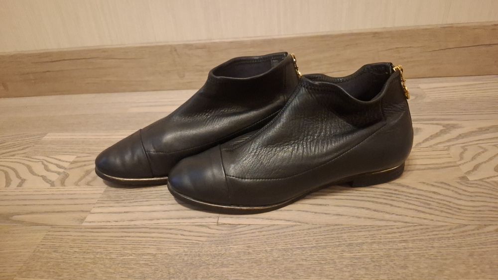 Продам женские ботинки fabi