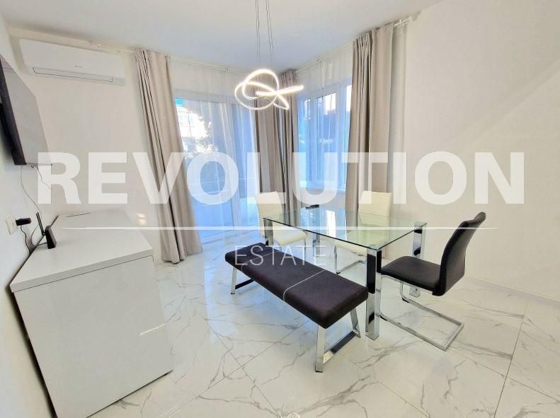 Дава се под наем Четиристаен апартамент в Варна, Център - 100 кв.м за 900 € - Снимка #1