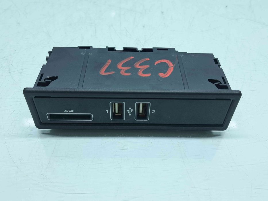 Conector auxiliar USB Mercedes Clasa C (W205) [Fabr 2014-prezent] A20