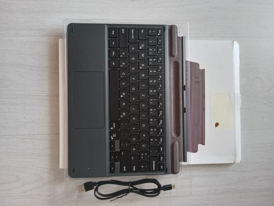 Безжична клавиатура Microsoft Surface Pro 8/9/X (с подсветка и тъчпад)