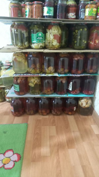 Компот,салаты,огурцы,помидор,варенье