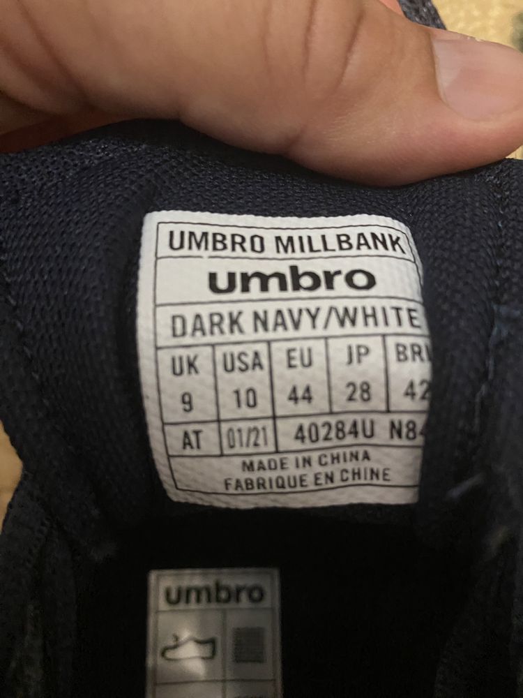 Vind adidași Umbro!