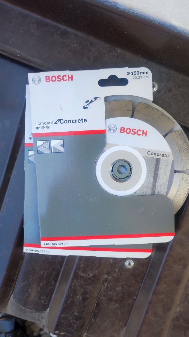 Продам 2 диска.алмазный по бетону  Bosch professional for concrete 150