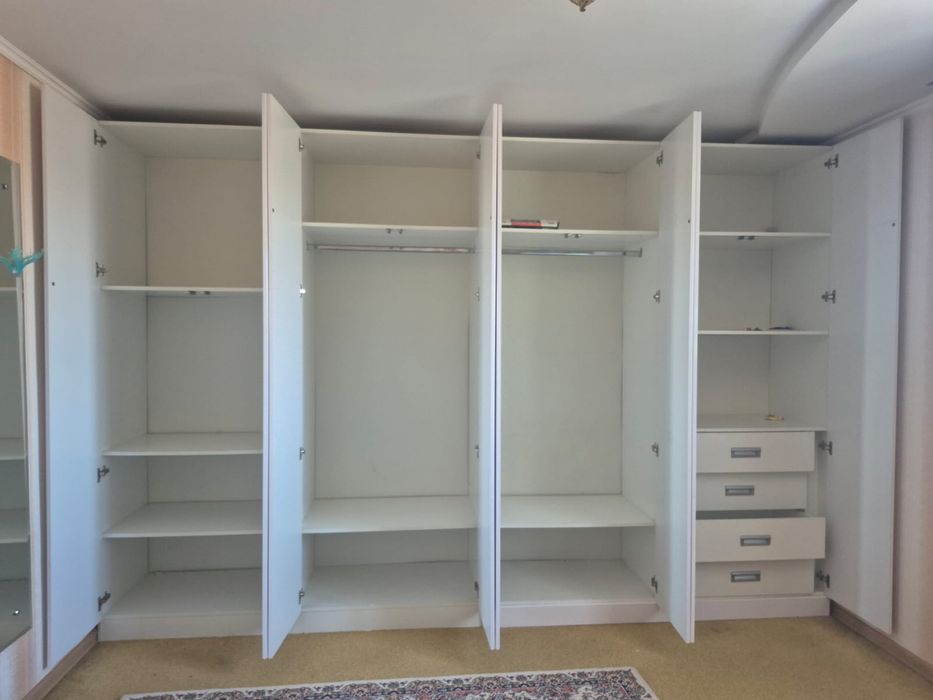 Продается большой шкаф