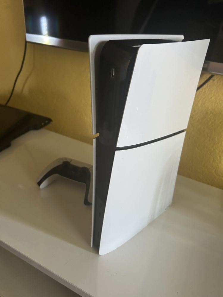 Продавам Playstation 5, 100+ игри