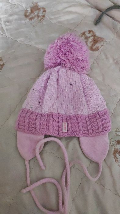 Шапочки на мальчика и девочку.