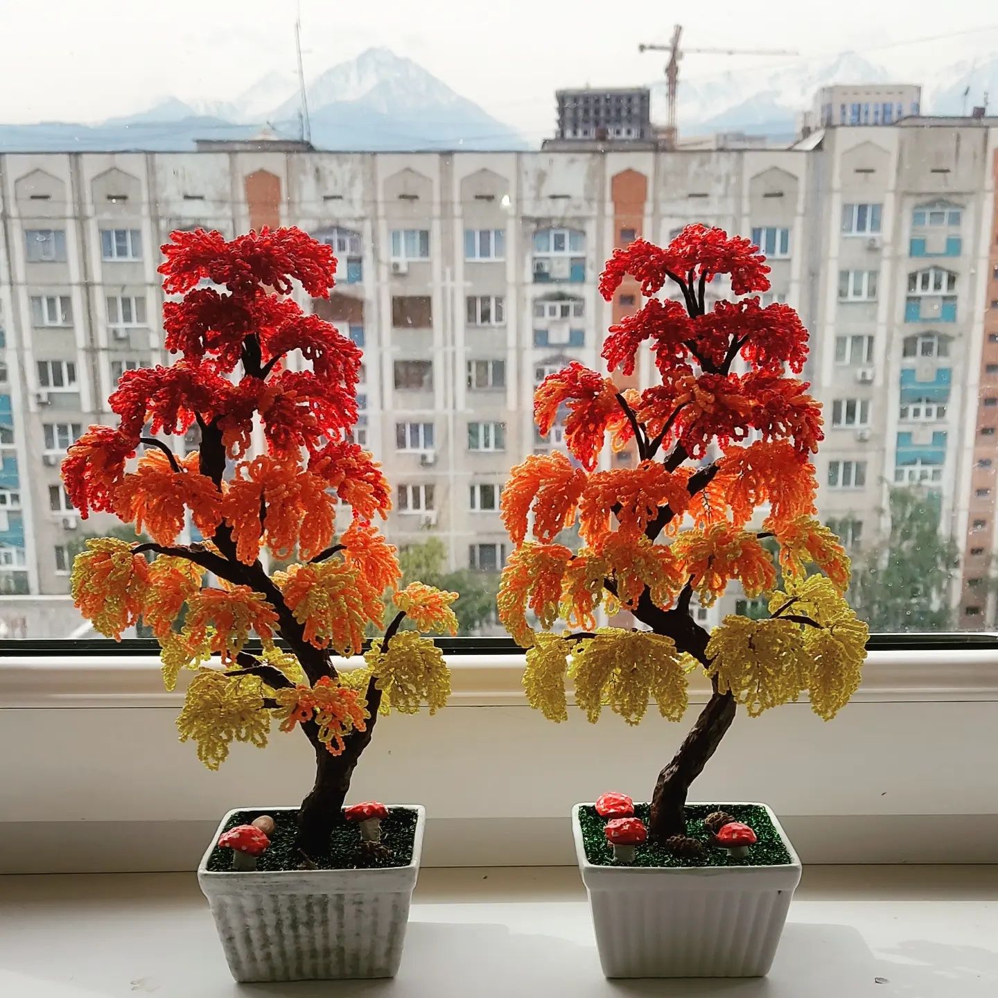 Сувенир ручной работы. Дерево из бисера.