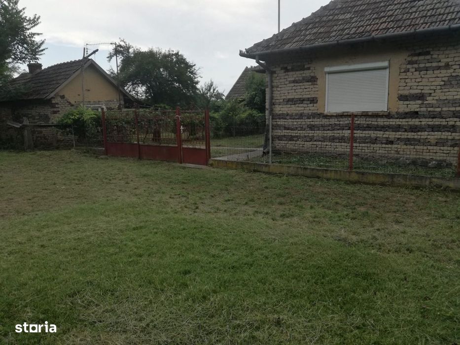 Ag BRASADAS vinde casa LOCUIBILA 3 cam teren 5.000 mp HOREA.