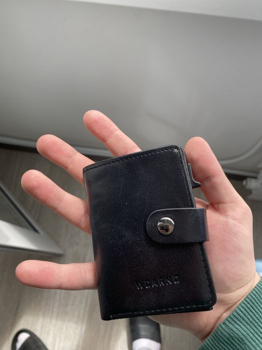 Продавам чисто нов неизползван мъжки портфейл