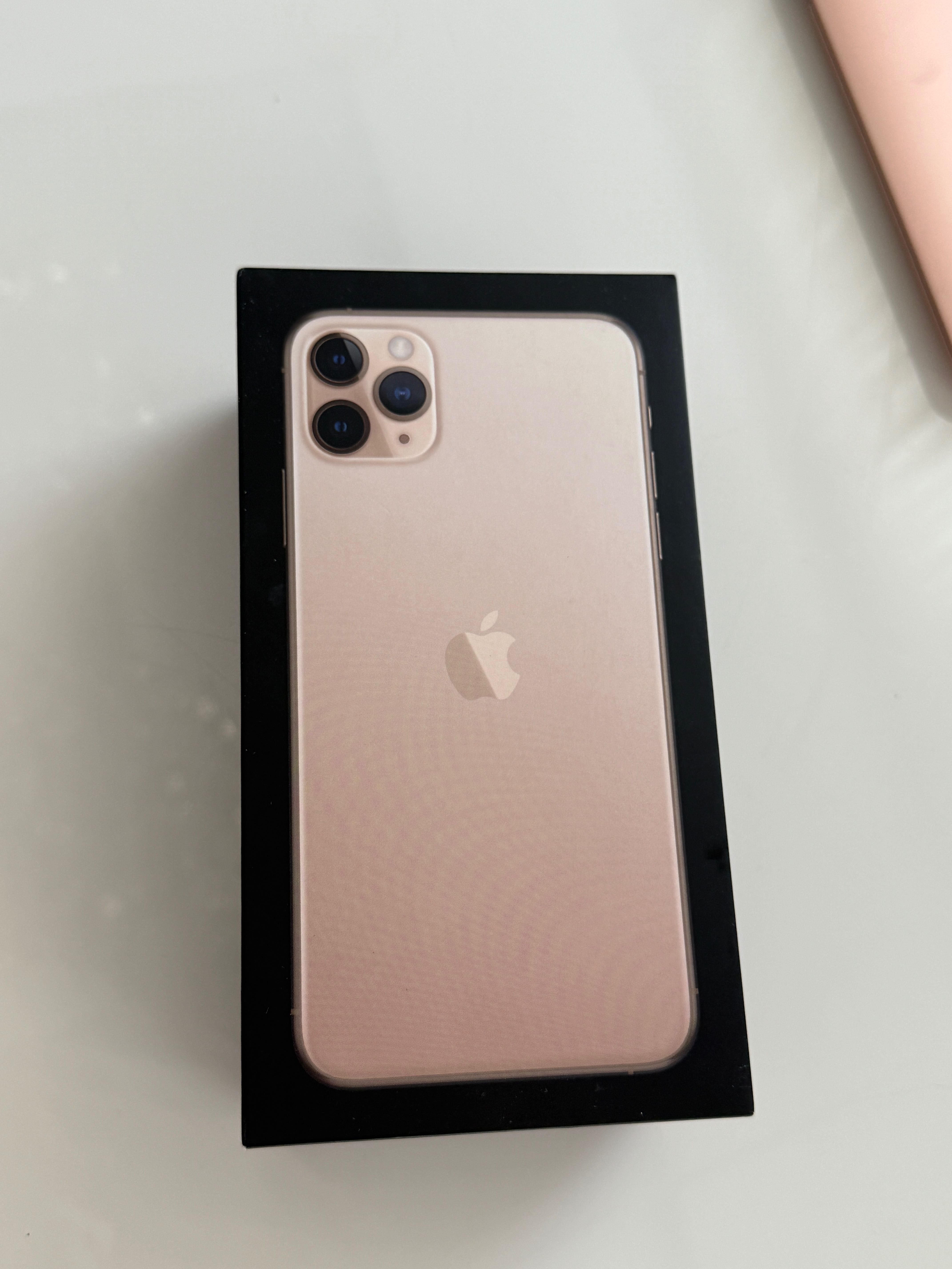 iPhone 11 Pro Max – 256 GB | Отлично състояние + подаръци