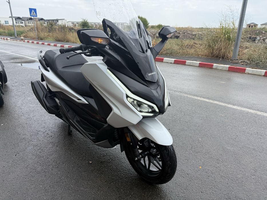 Vand maxi scuter Honda Forza 350 cc