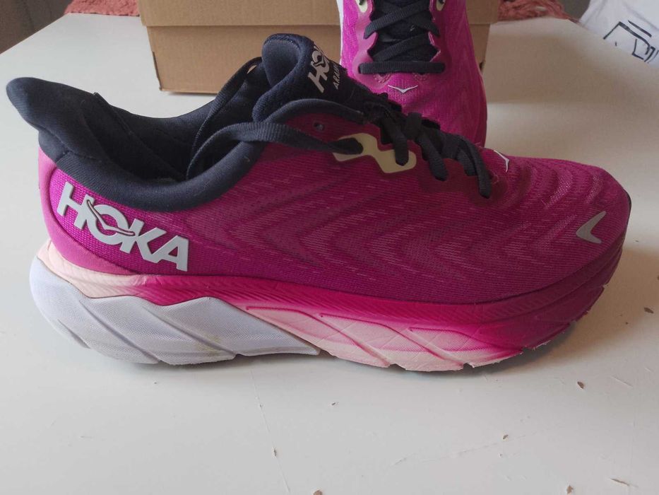 Маратонки Hoka ARAHI 6