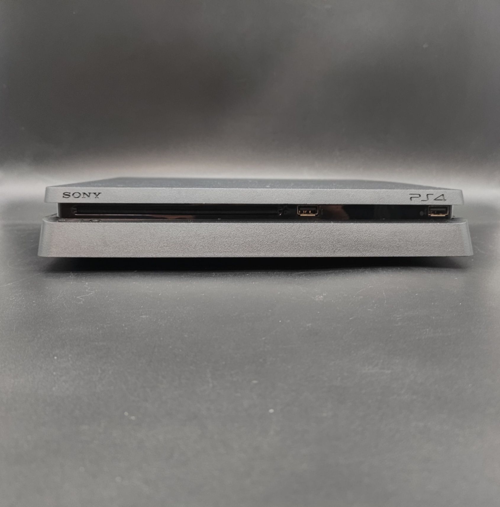 Playstation 4 Slim 500GB+ джойстик+3 топ игрици+кабели