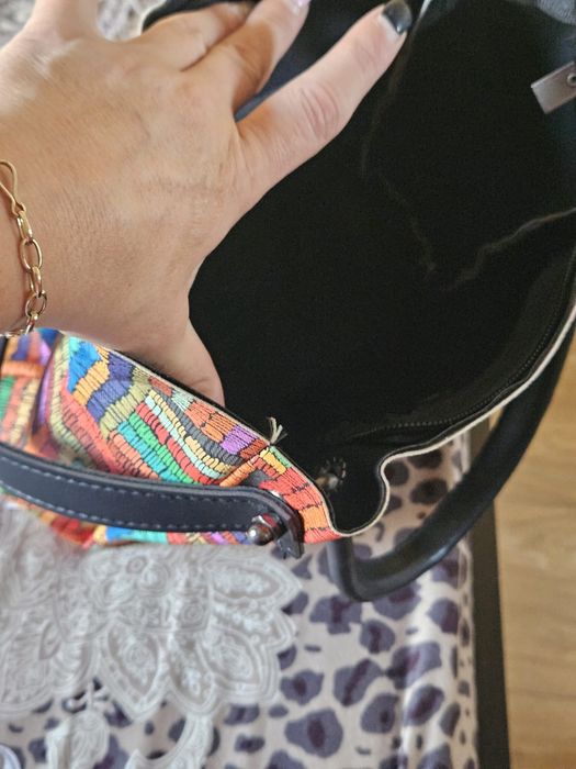 Geanta de damă marca Guess