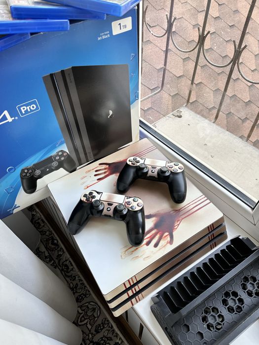 PlayStation 4 Pro 4K 2 Джойстик
